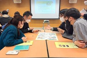 マップの仕掛けを体験する様子