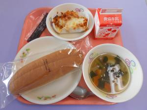 613キロカロリー、コッペパン、ぎゅうにゅう、ラザニア、やさいのスープに、チョコパテ