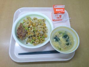 824キロカロリー、たけのこそぼろ丼、さばの竜田揚げ、かきたまみそ汁