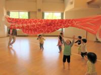 こいのぼりと２歳児