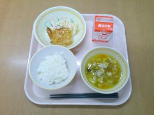 757キロカロリー、白飯、牛乳、チキンステーキ、タルタルサラダ、野菜スープ