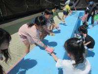 ５歳児　プール掃除