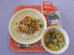 609キロカロリー、むぎごはん、ぎゅうにゅう、いためビビンバ、はるさめスープ、ヨーグルト