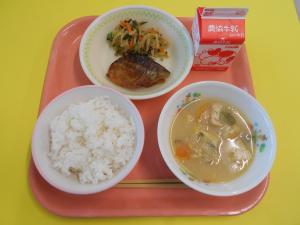 636キロカロリー、ごはん、ぎゅうにゅう、さばのみそに、はりはりあえ、あつあげのみそしる