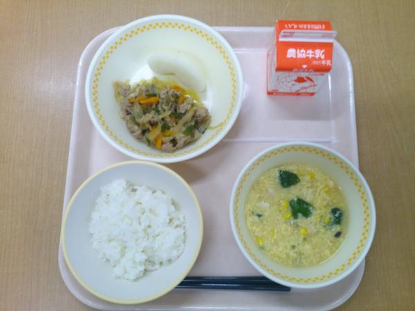 755キロカロリー、白飯、牛乳、プルコギ、中華風コーン卵スープ、梨
