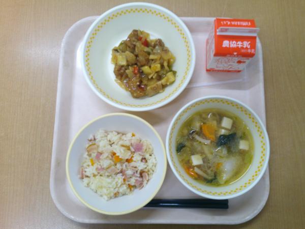 752キロカロリー、チャーハン、牛乳、黒酢の酢豚、水餃子スープ