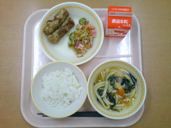758キロカロリー、白飯、牛乳、竹輪のかわり天ぷら、はりはり和え、かやくうどん