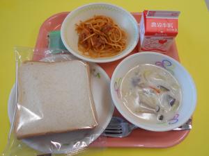 603キロカロリー、しょくパン、ぎゅうにゅう、スパゲッティナポリタン、あきあじシチュー、りんごジャム						