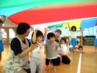 パラバルーンの中の０歳児