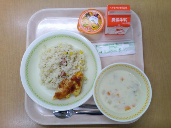 766キロカロリー、ガーリックピラフ、チキンピカタ、米粉のクラムチャウダー、かぼちゃババロア