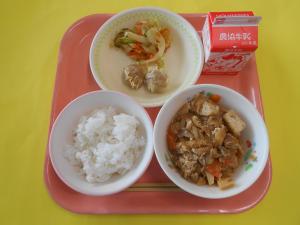 626キロカロリー、ごはん、ぎゅうにゅう、シュウマイ、やさいのピリから、ジャジャンどうふ