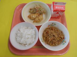 605キロカロリー、ごはん、ぎゅうにゅう、ギョウザ、バンバンジー、マーボーはるさめ