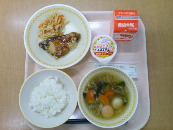 822キロカロリー、白飯、牛乳、ぶりの照り焼き、紅白なます、白玉雑煮、だいだいのババロア