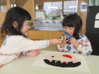 福笑いをする子どもたち