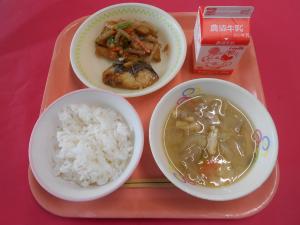 668キロカロリー、ごはん、ぎゅうにゅう、さばのみそに、こんにゃくのピリから、とんじる