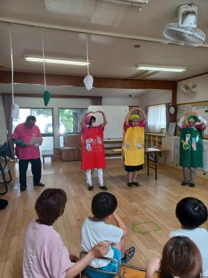 食生活改善推進員による保育園食育事業の様子