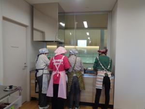 食生活改善推進員によるフレイル予防のための料理教室の様子