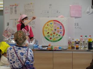 食生活改善推進員による親子の料理教室の様子