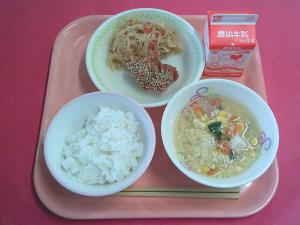 695キロカロリー、ごはん、ぎゅうにゅう、ヤンニョムチキン、チャプチェ、コーンたまごスープ