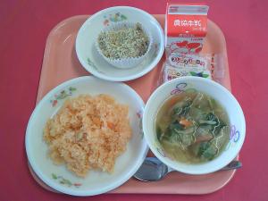 668キロカロリー、チキンライス、ぎゅうにゅう、スコップコロッケ、やさいのスープ、こめこのブルーベリータルト