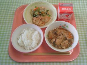 664キロカロリー、ごはん、ぎゅうにゅう、ギョーザ、もやしのナムル、ジャジャンどうふ