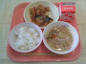659キロカロリー、ごはん、ぎゅうにゅう、さばのうめに、こんにゃくのきんぴら、とんじる