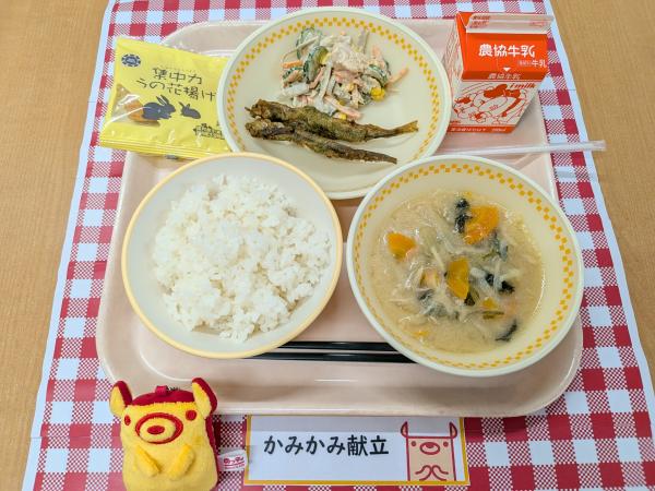 797キロカロリー、白飯、牛乳、ししゃもの磯辺天ぷら、ごぼうのゴマネーズサラダ、切干大根のみそ汁、かみかみチップス