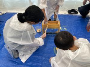 ペンキ塗りワークショップの様子