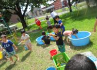 3歳児　水鉄砲